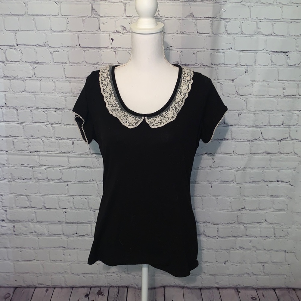 🖤 Hot Topic lace collared top in great preloved condition! 🖤